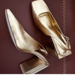 Golden heel cult Gaia